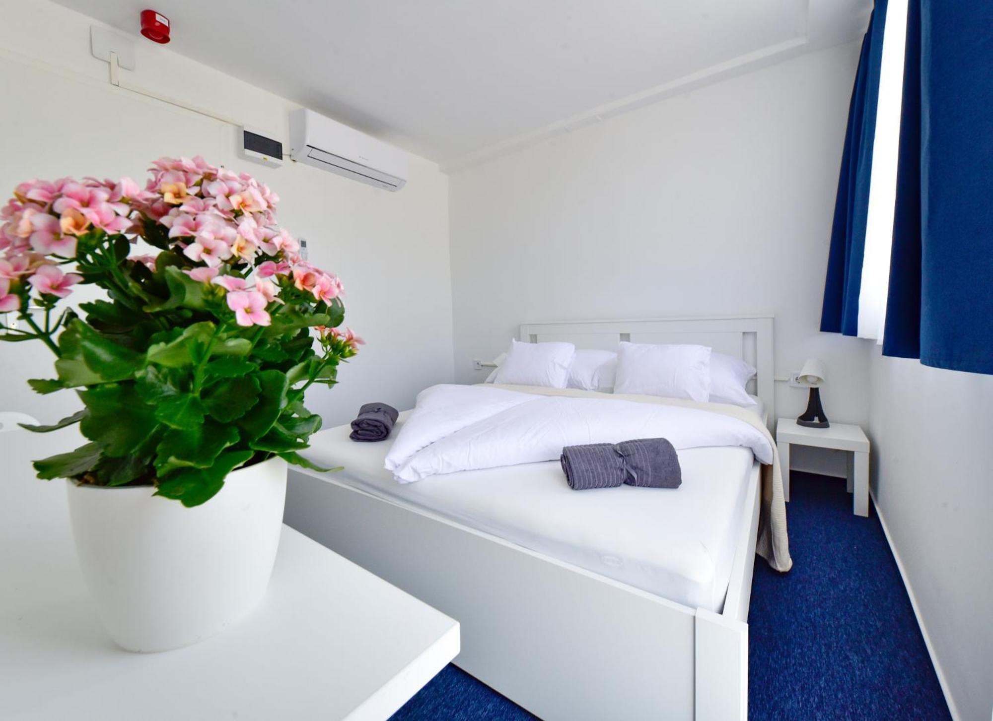 Zama Hotel Zamárdi Екстериор снимка