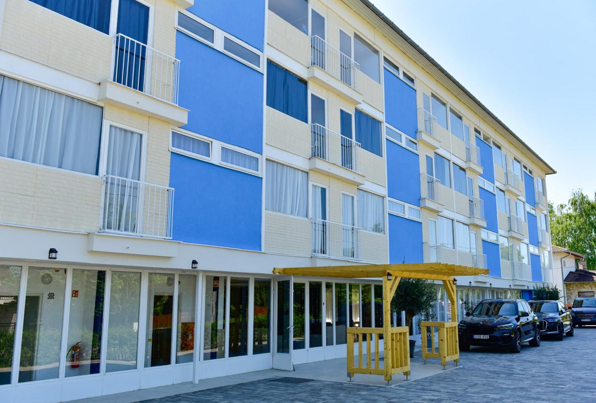 Zama Hotel Zamárdi Екстериор снимка