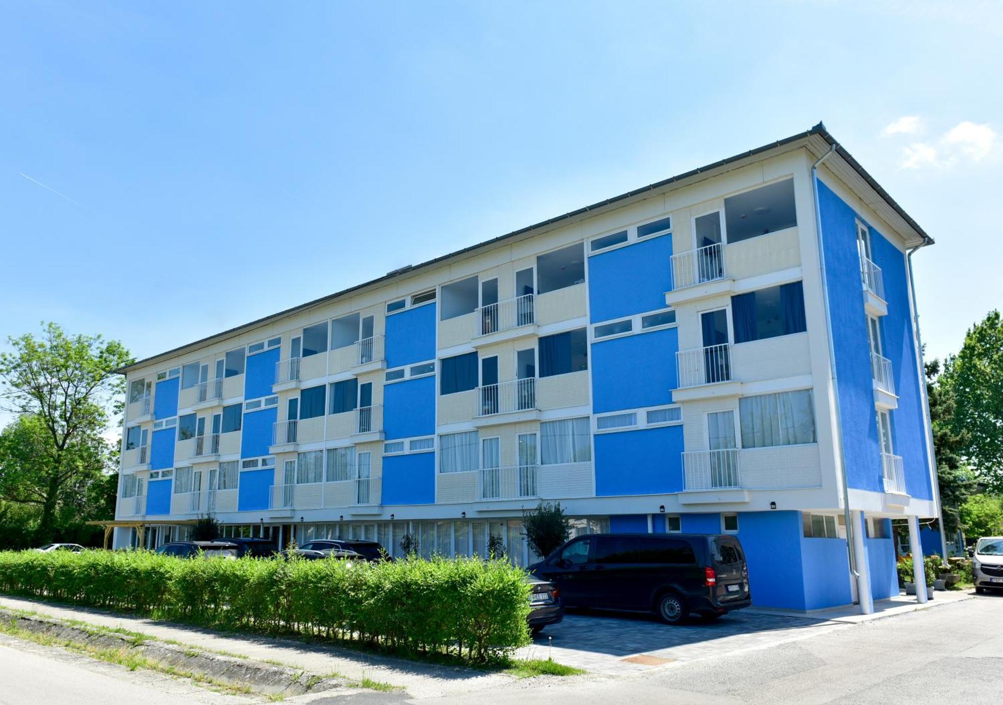 Zama Hotel Zamárdi Екстериор снимка