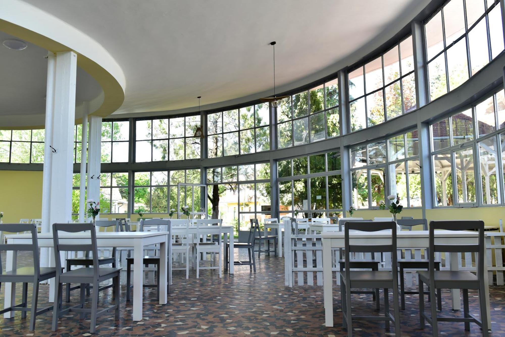Zama Hotel Zamárdi Екстериор снимка