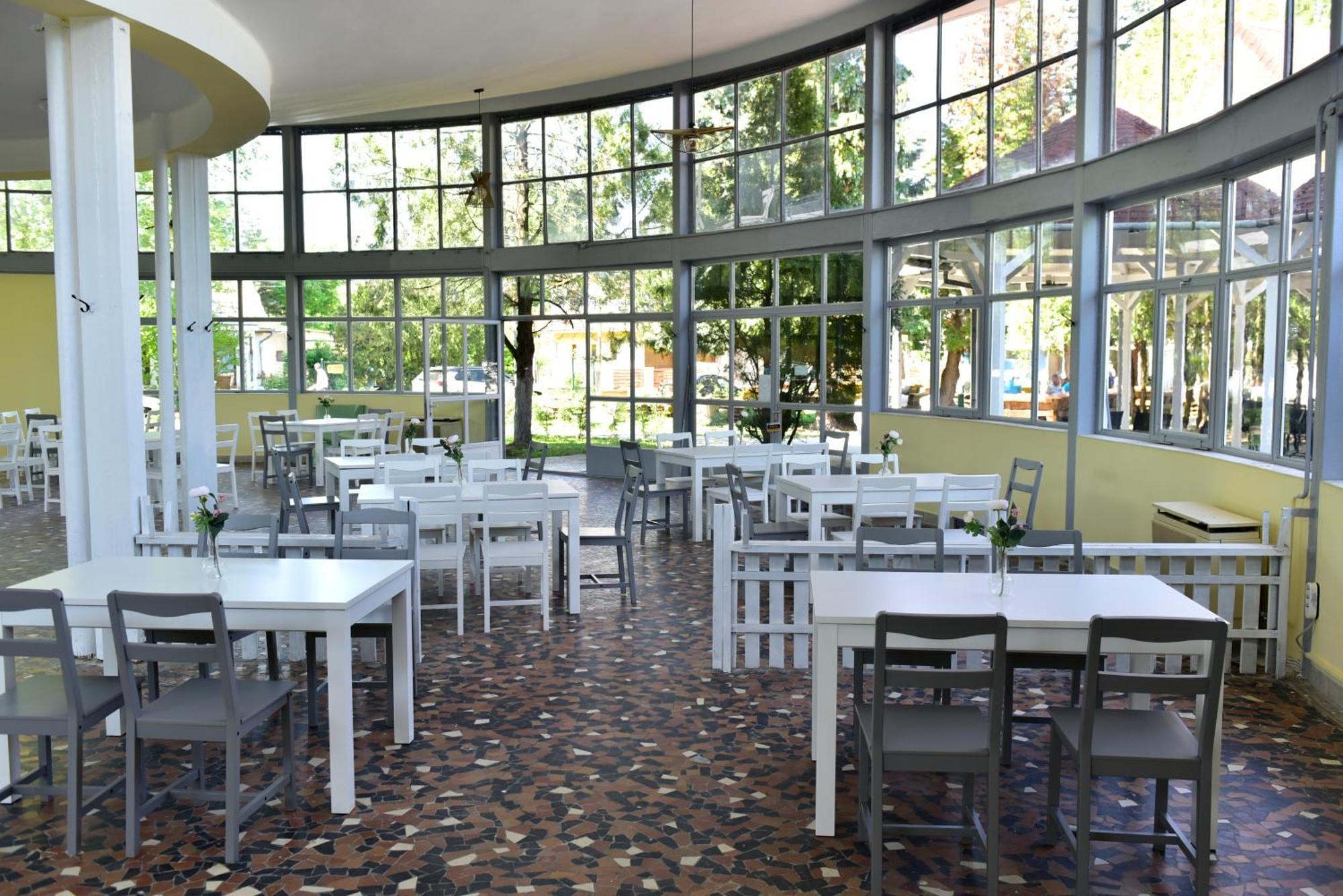 Zama Hotel Zamárdi Екстериор снимка